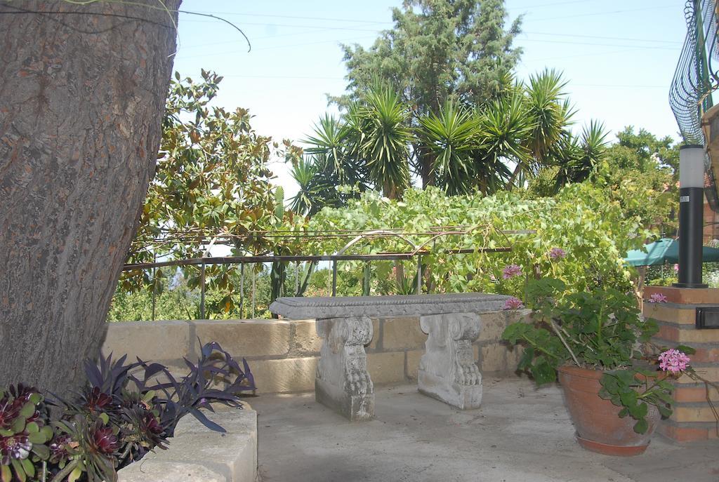 B&B Villa Zia Febronia Patti Bagian luar foto