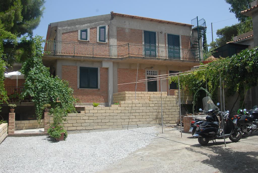 B&B Villa Zia Febronia Patti Bagian luar foto