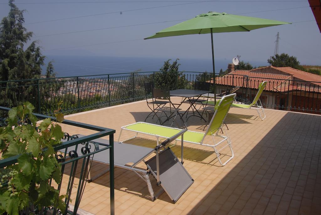 B&B Villa Zia Febronia Patti Bagian luar foto