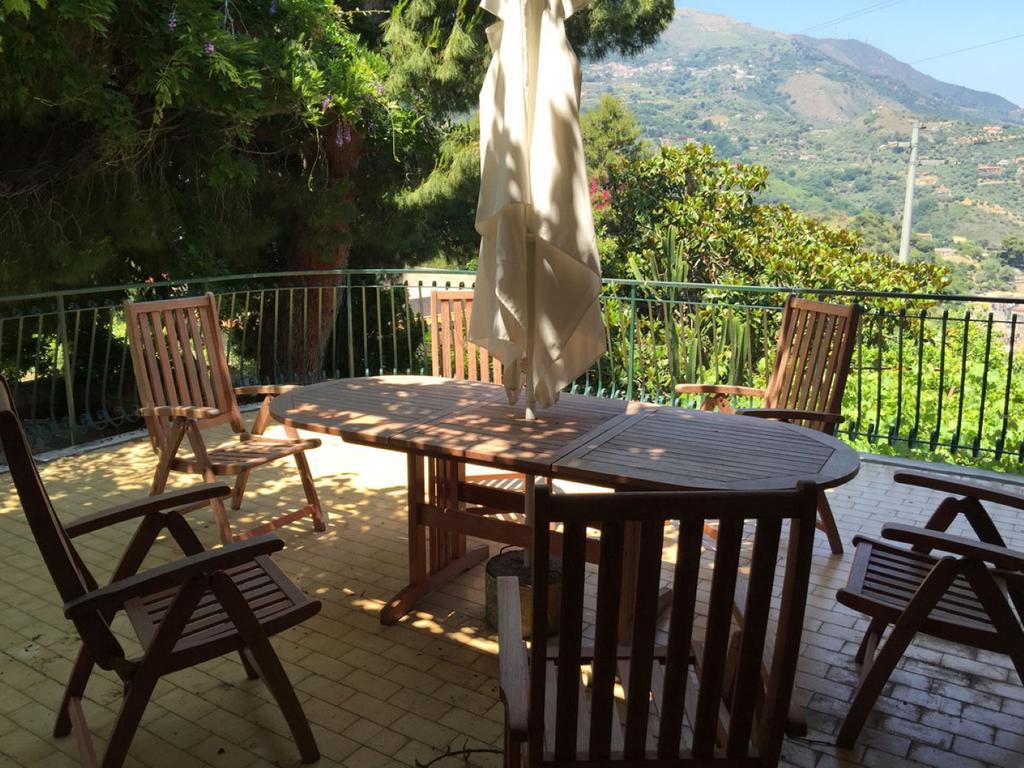 B&B Villa Zia Febronia Patti Bagian luar foto