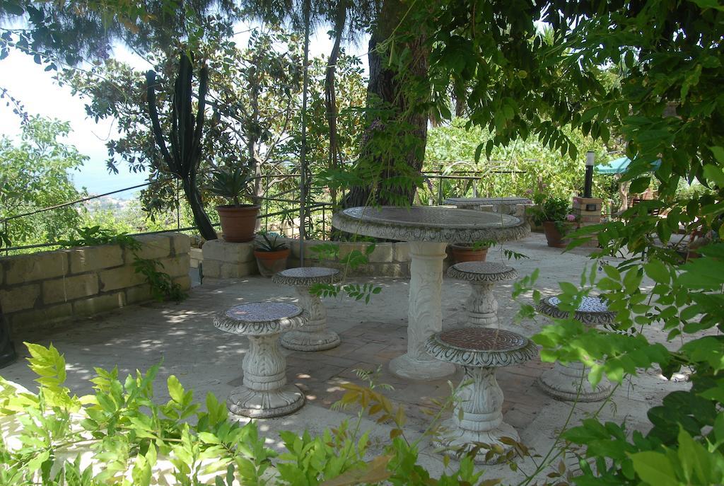B&B Villa Zia Febronia Patti Bagian luar foto
